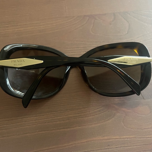 PRADA Sunglasses
SPR04Z - Picture 2 of 4